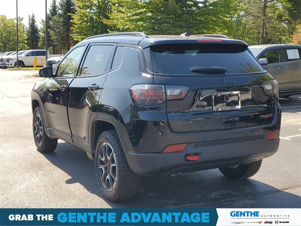 2024 Jeep Compass Trailhawk photo 3