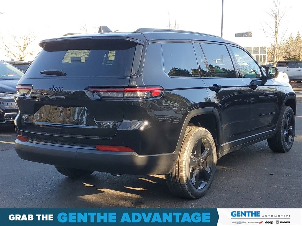 2025 Jeep Grand Cherokee Limited photo 3
