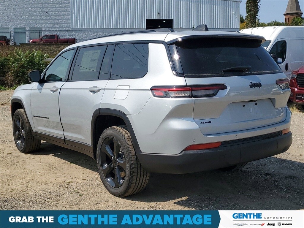 2024 Jeep Grand Cherokee Laredo Altitude X photo 3