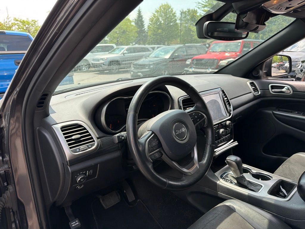 Used 2019 Jeep Grand Cherokee Laredo SUV