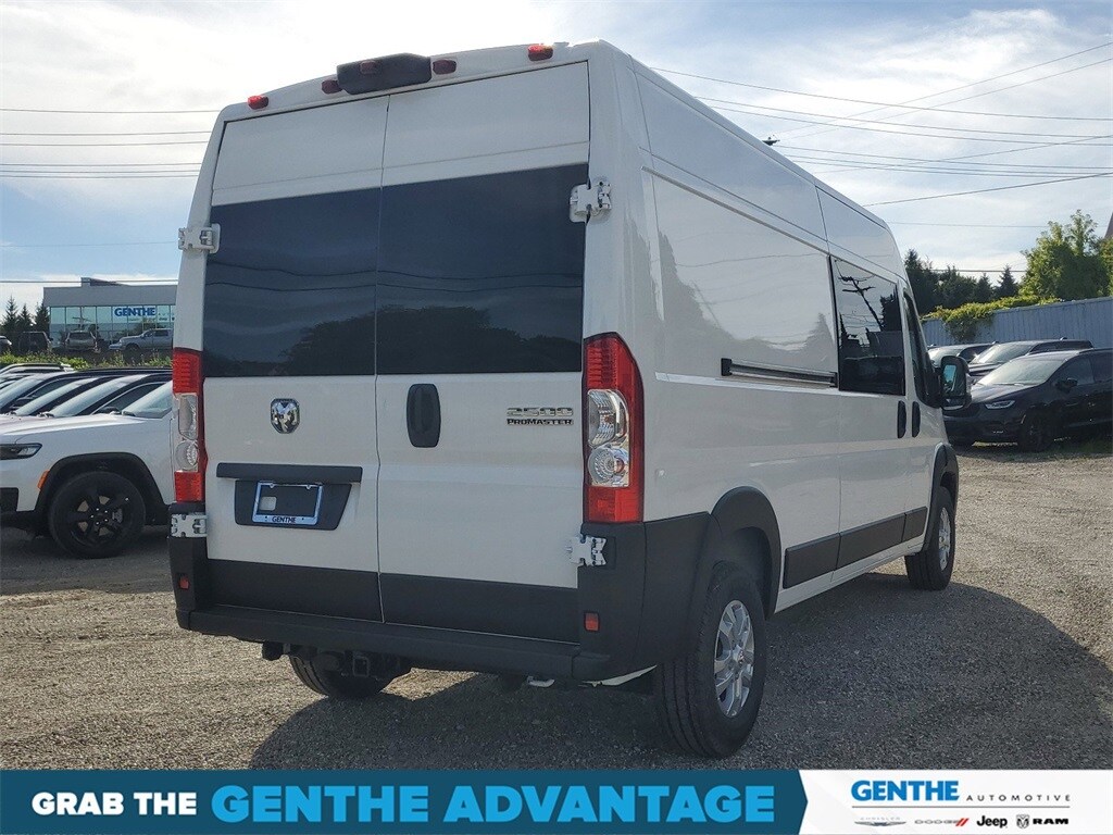 2024 Ram ProMaster 2500 photo 2