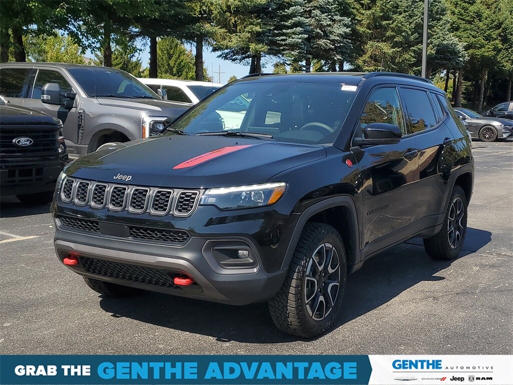 2024 Jeep Compass Trailhawk photo 2