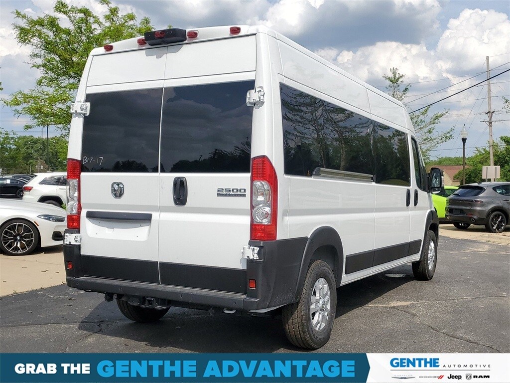 2024 Ram ProMaster 2500 Window Van photo 2