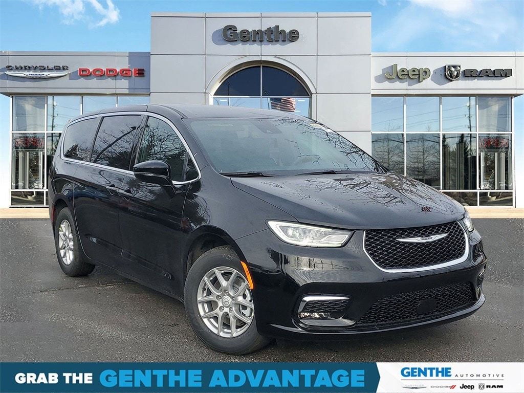 New 2026 Chrysler Pacifica Select Passenger Van