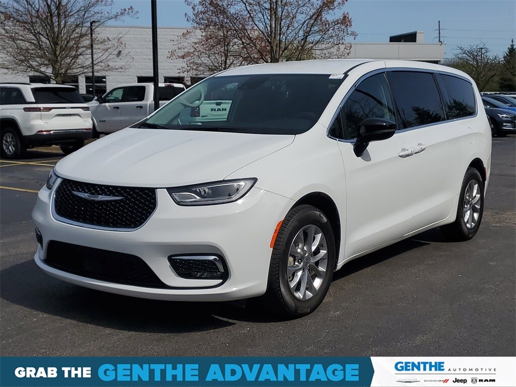 Used 2024 Chrysler Pacifica Touring L with VIN 2C4RC3BGXRR109322 for sale in Saline, MI