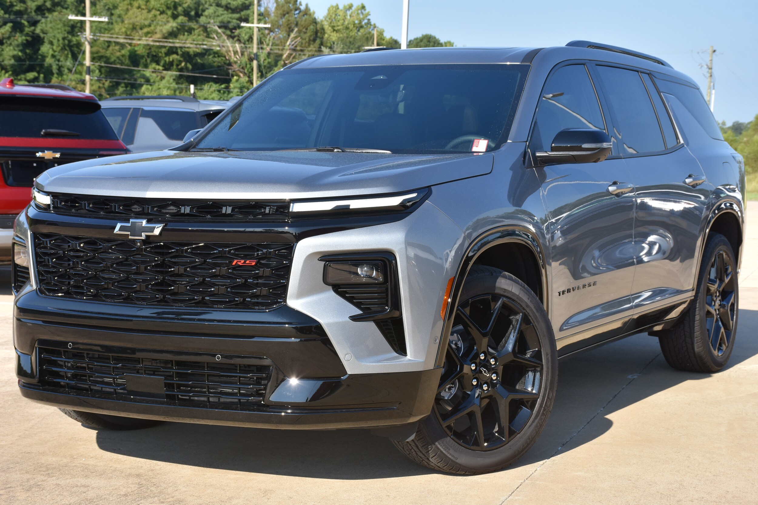 2025 Chevrolet Traverse RS photo 2