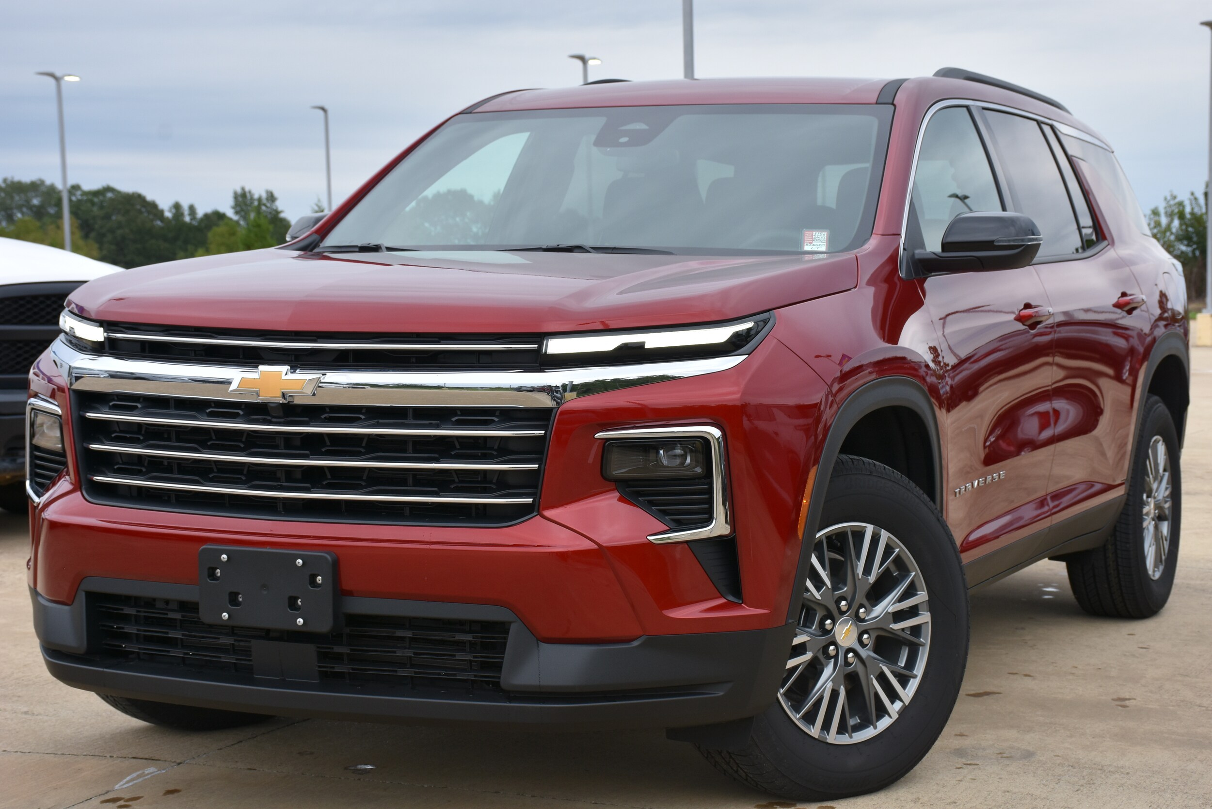 2025 Chevrolet Traverse photo 2