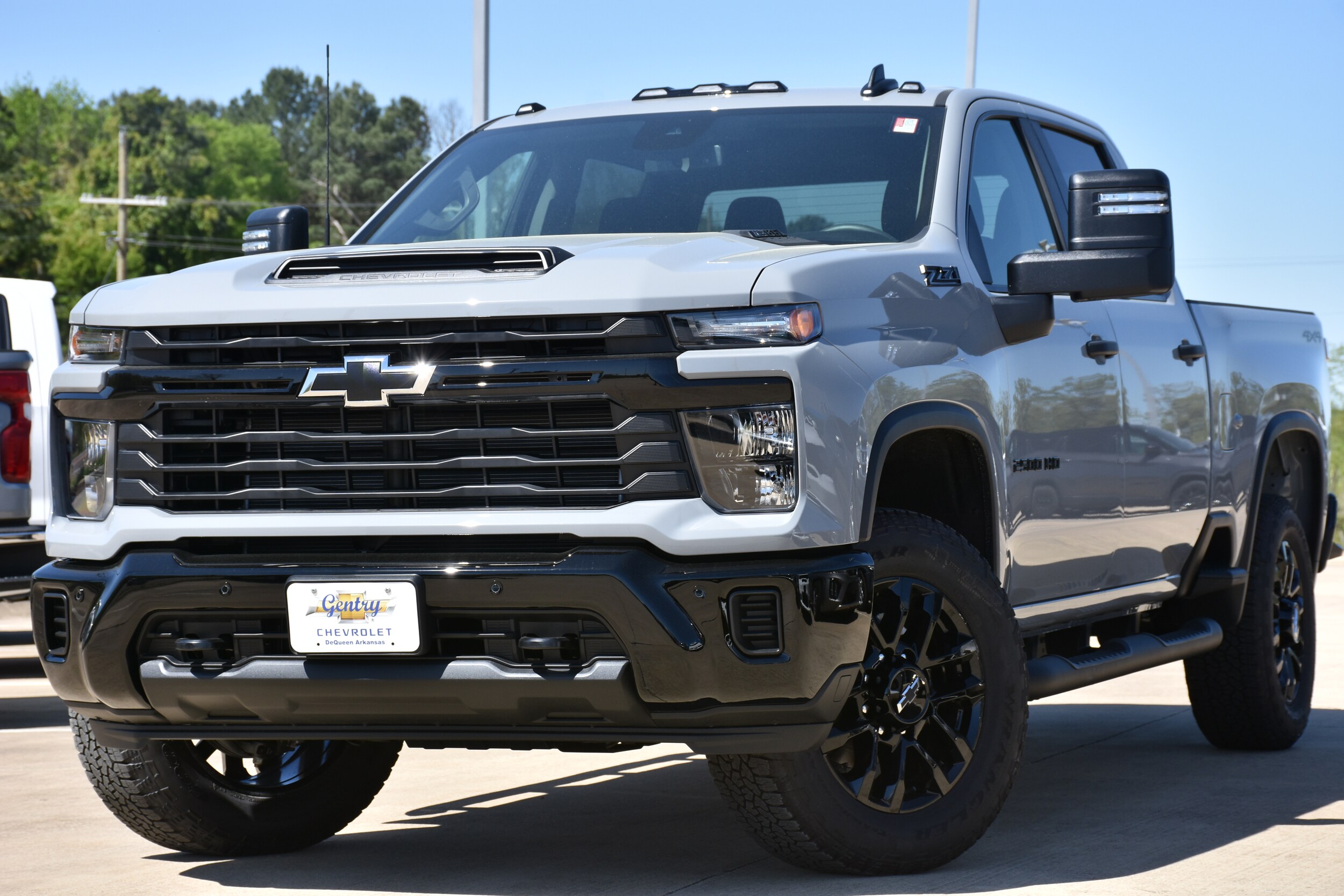 2025 Chevrolet Silverado 2500HD Custom photo 2