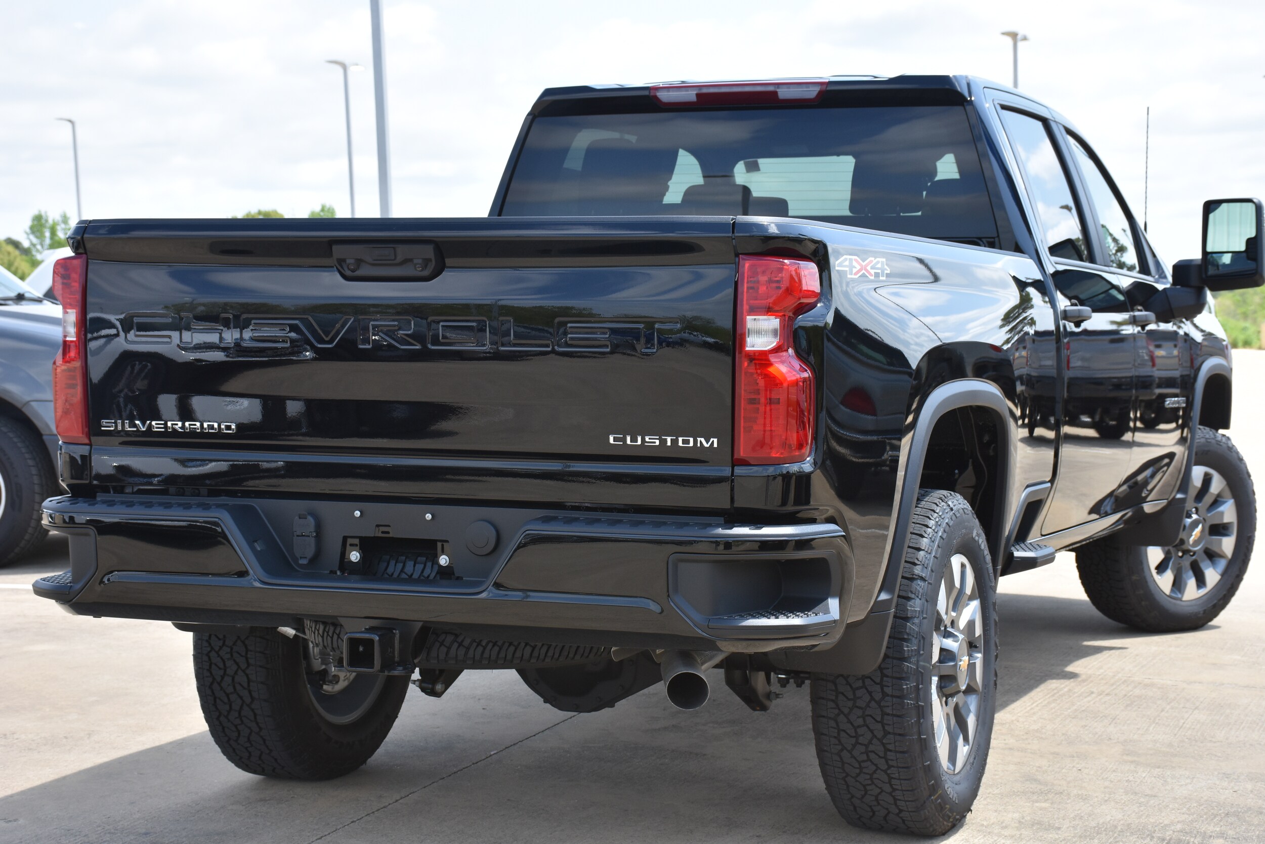 2025 Chevrolet Silverado 2500HD Custom photo 4