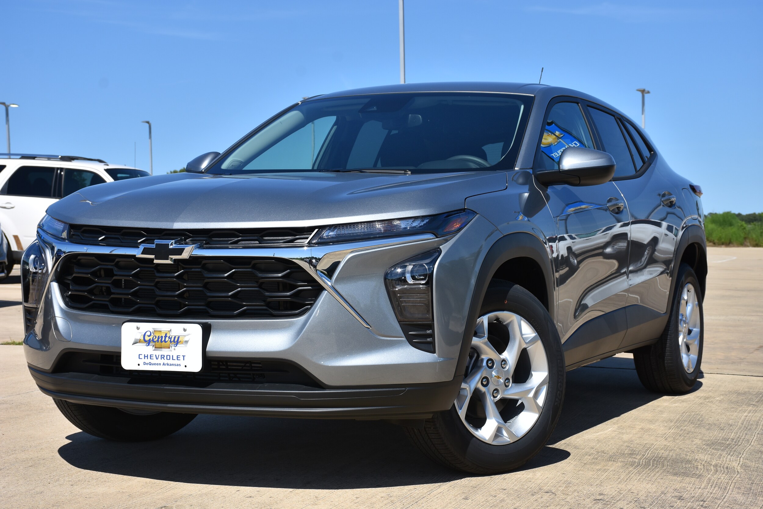 2025 Chevrolet Trax LS photo 2