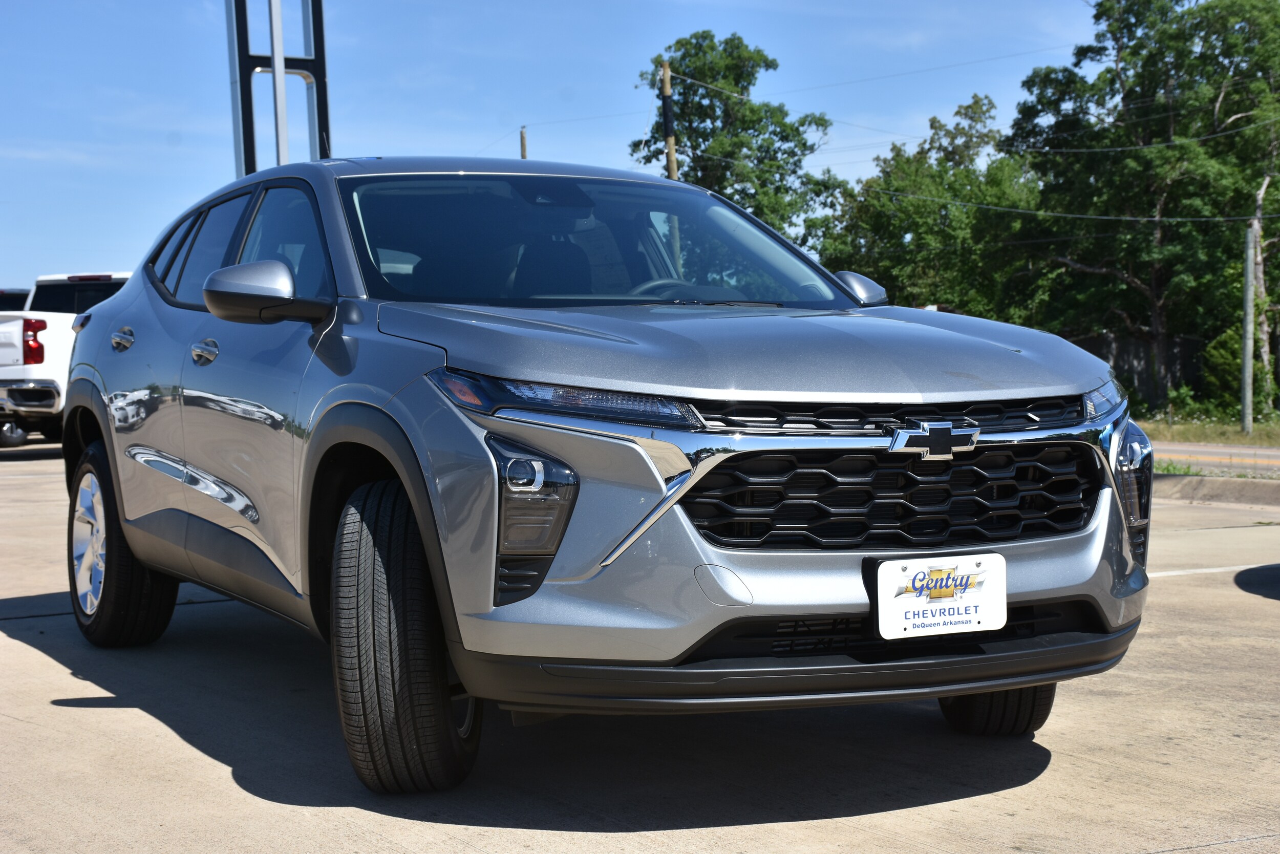 2025 Chevrolet Trax LS photo 3
