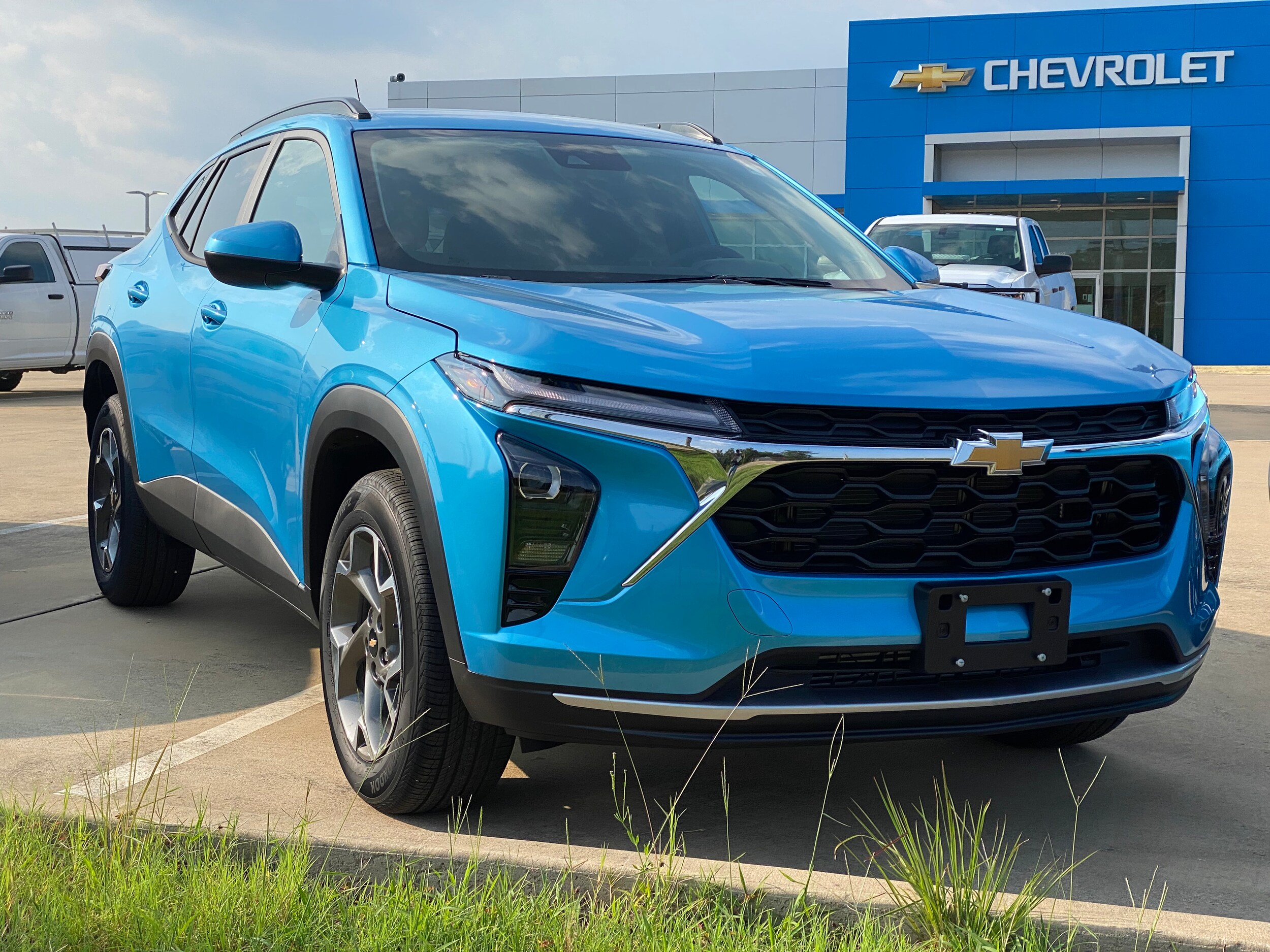 2025 Chevrolet Trax LT photo 2
