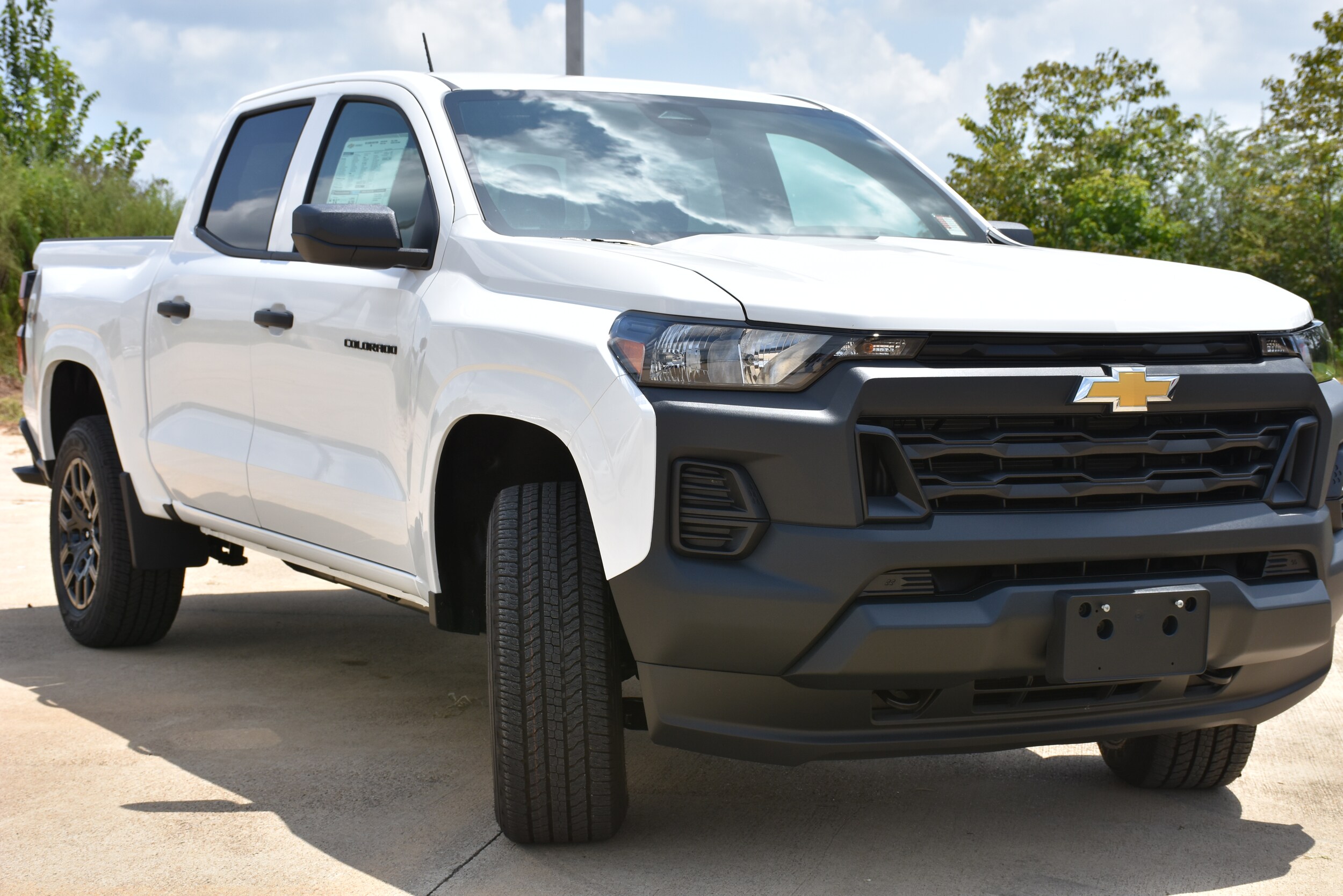 2025 Chevrolet Colorado LT photo 2