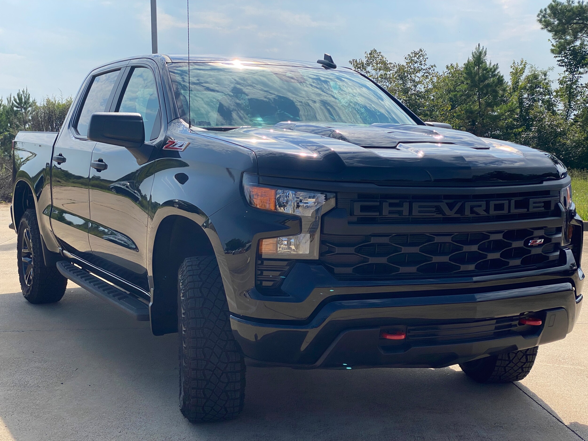 2025 Chevrolet Silverado 1500 Custom Trail Boss photo 3