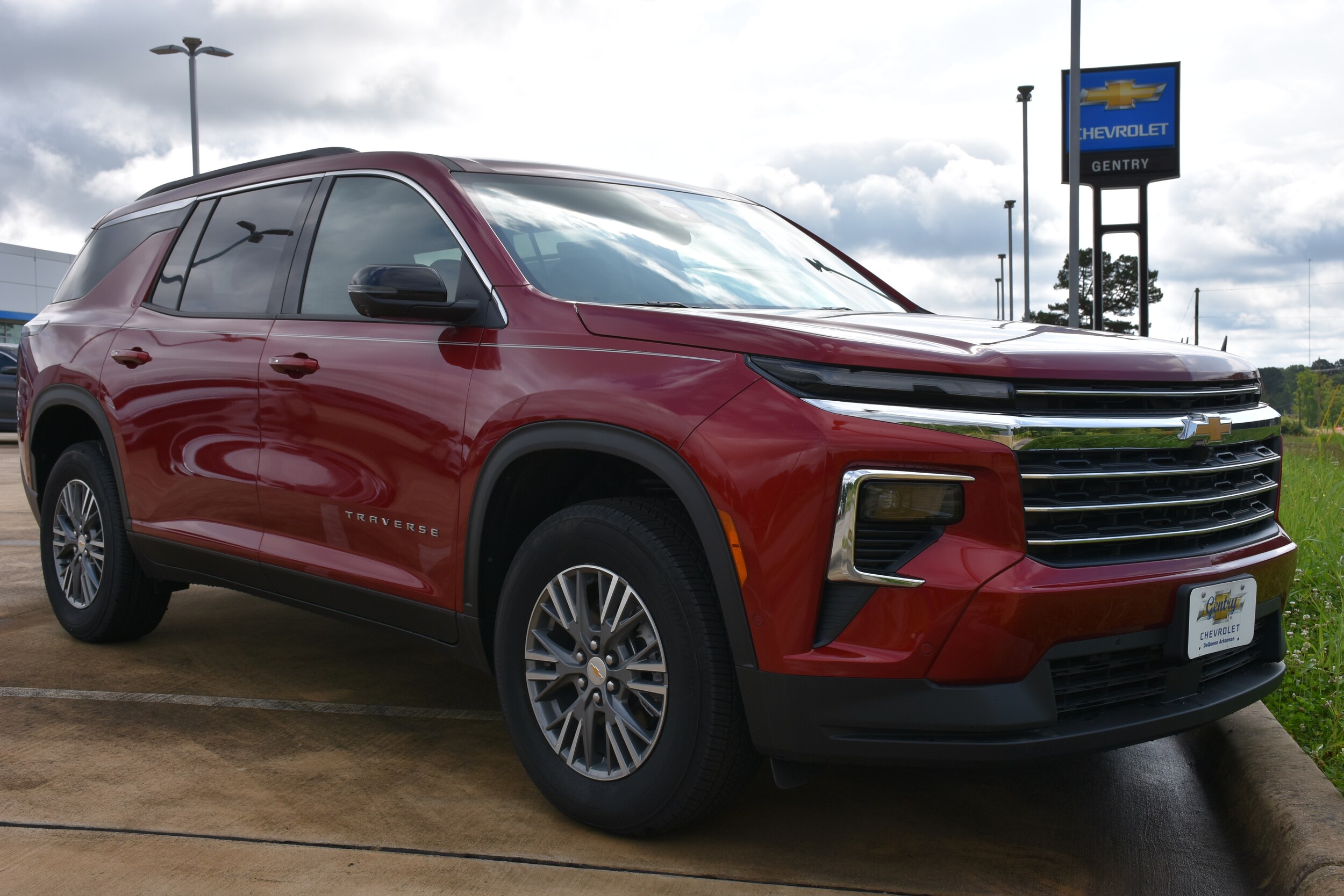 2025 Chevrolet Traverse photo 3