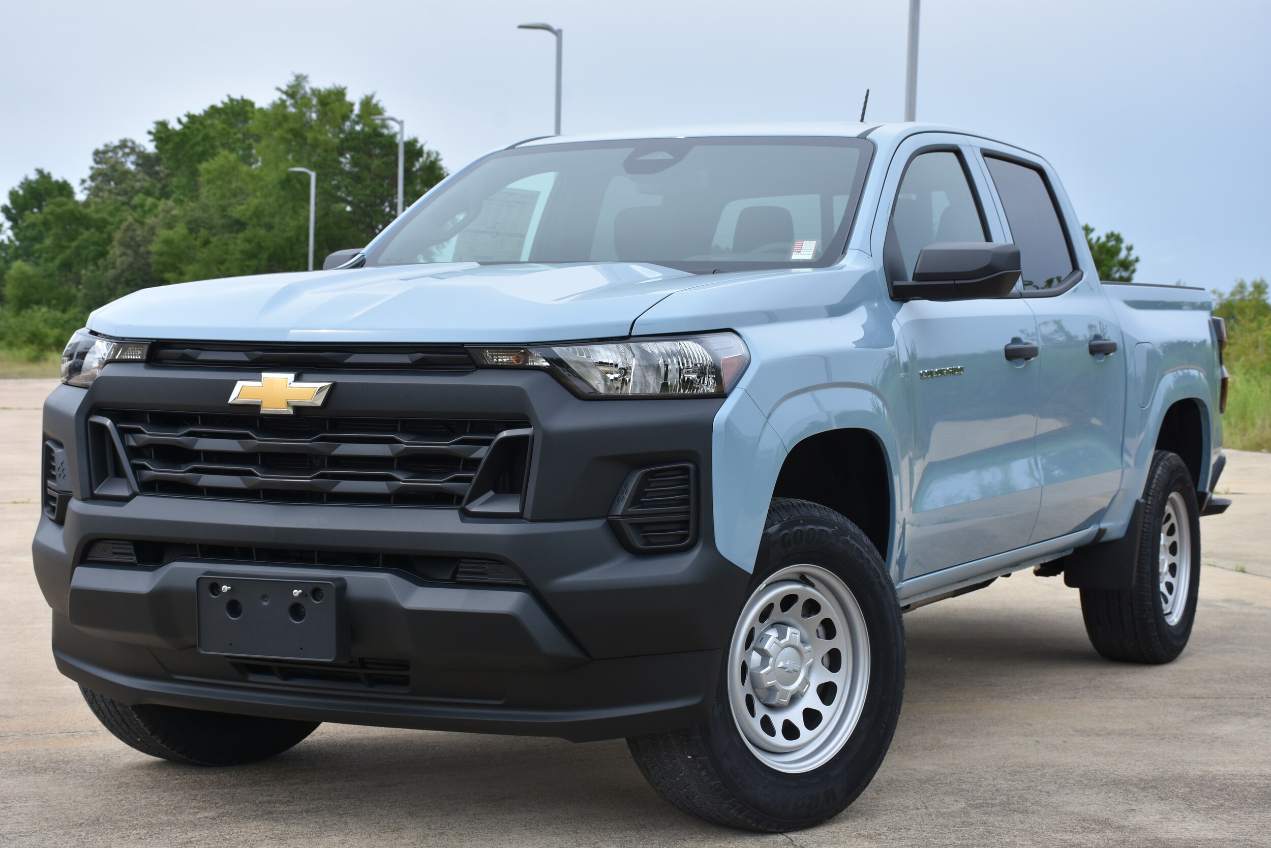 2025 Chevrolet Colorado LT photo 2