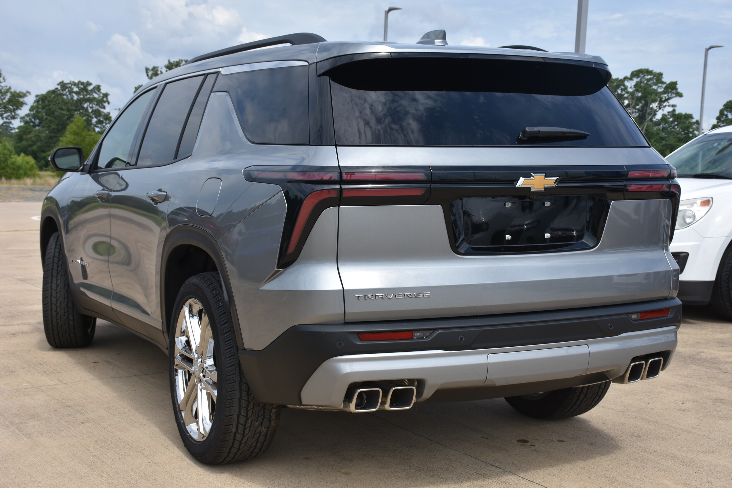 2025 Chevrolet Traverse photo 4