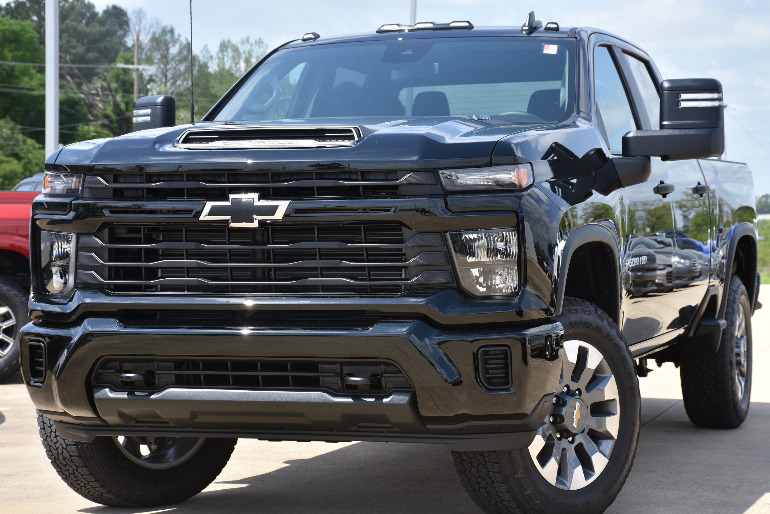2025 Chevrolet Silverado 2500HD Custom photo 2