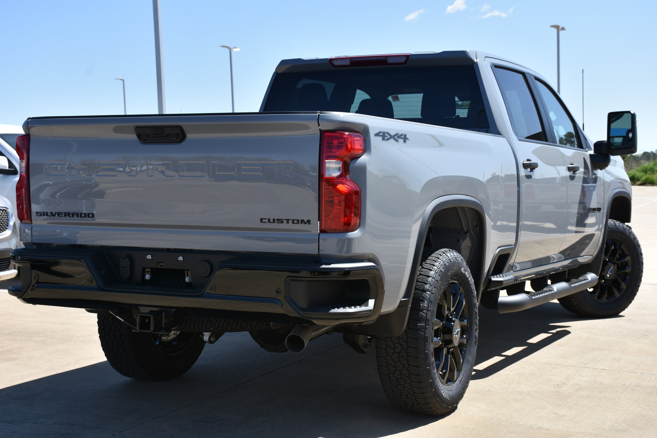 2025 Chevrolet Silverado 2500HD Custom photo 4