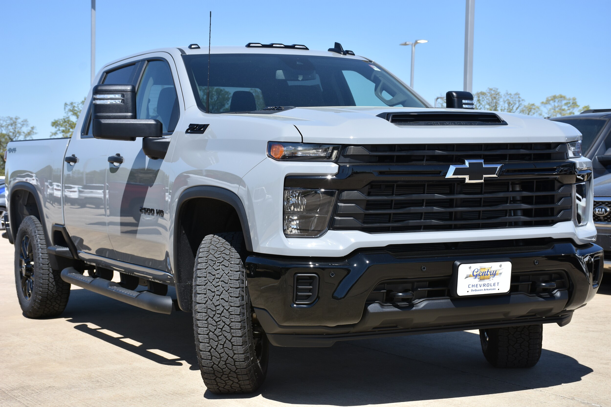 2025 Chevrolet Silverado 2500HD Custom photo 3
