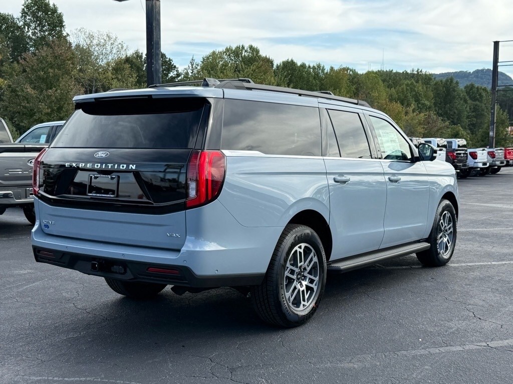 2025 Ford Expedition MAX photo 2