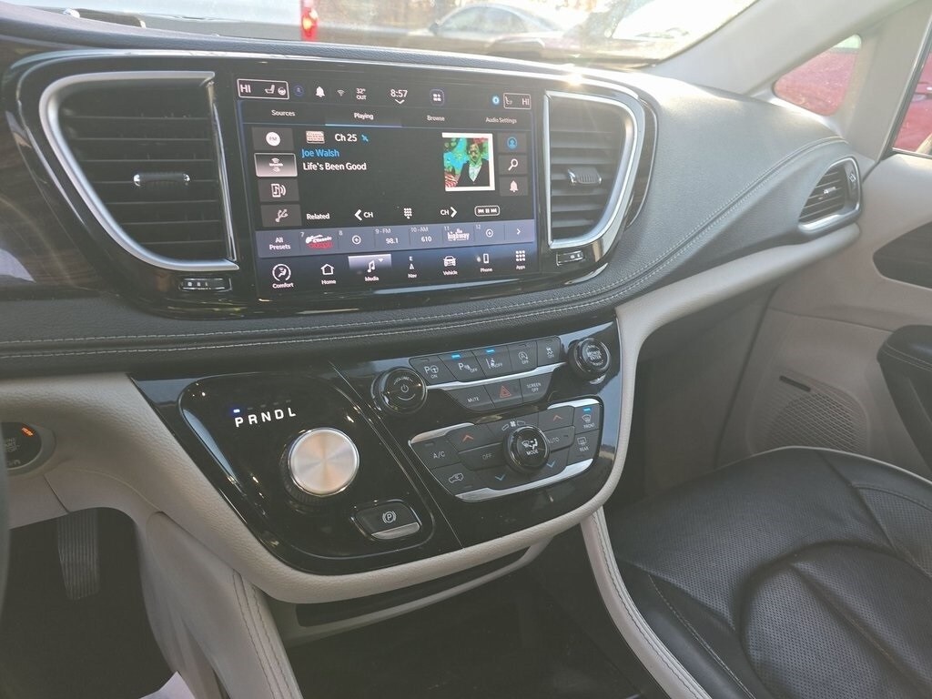 Certified 2022 Chrysler Pacifica Limited Van Passenger Van