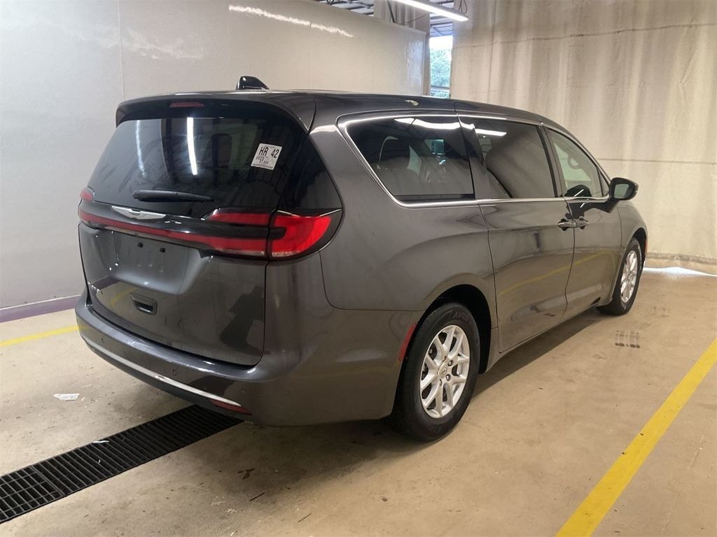 Certified 2023 Chrysler Pacifica Touring L Van Passenger Van