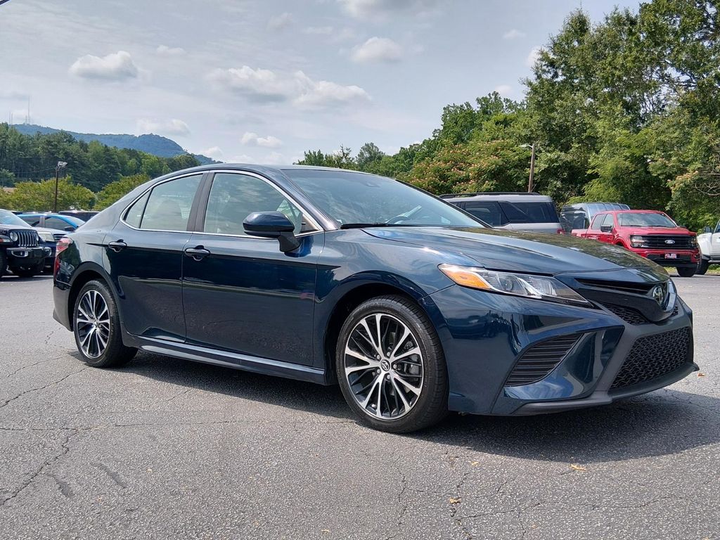 Used 2019 Toyota Camry SE with VIN 4T1B11HK1KU689796 for sale in Travelers Rest, SC