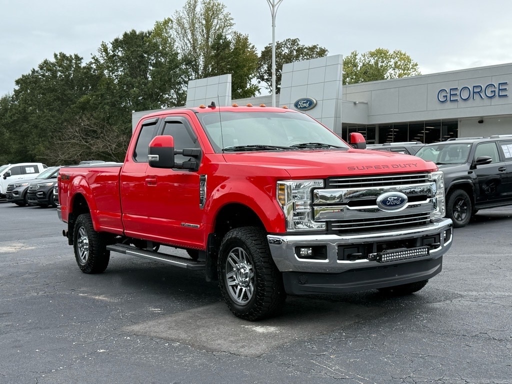 2019 Ford F-250 Lariat photo 2