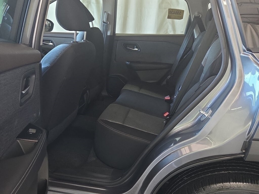 2023 Nissan Rogue SV photo 2