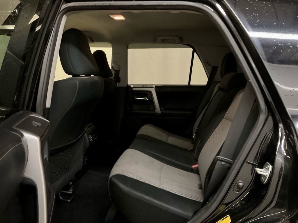 2019 Toyota 4Runner SR5 photo 4