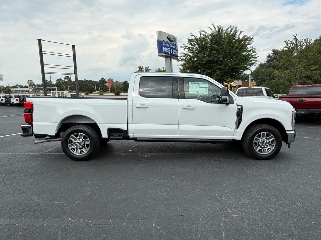 2026 Ford F-350 Lariat photo 3