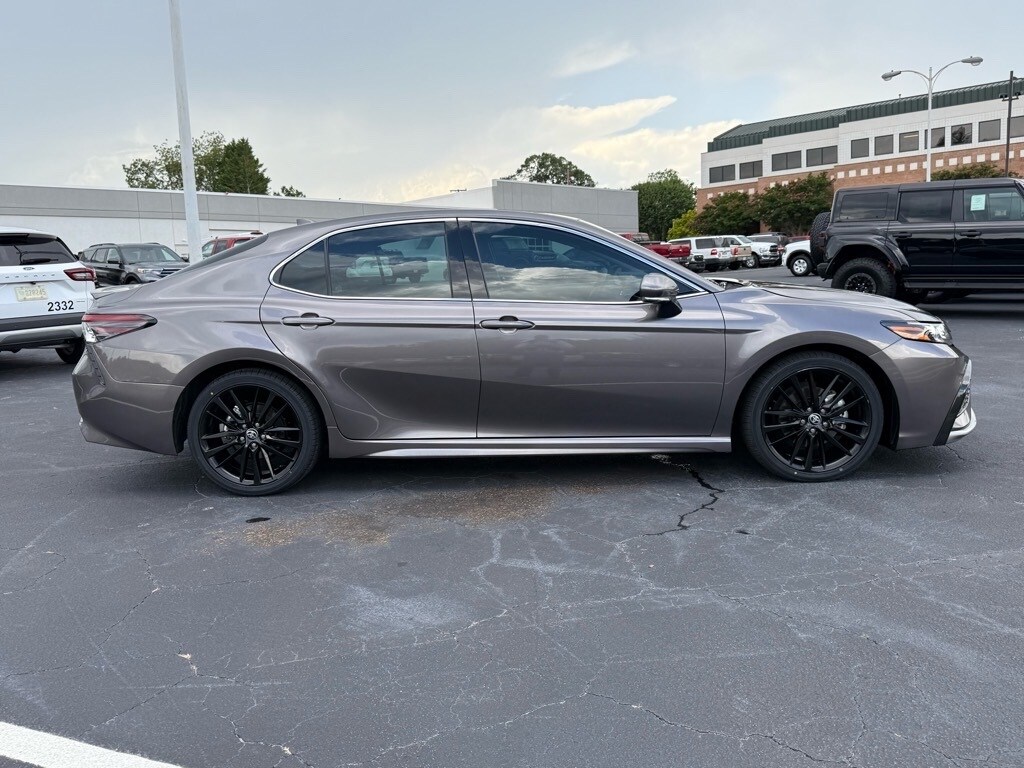 2024 Toyota Camry Hybrid XSE photo 2