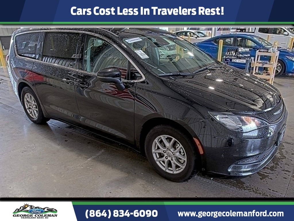 2023 Chrysler Voyager LX's photo
