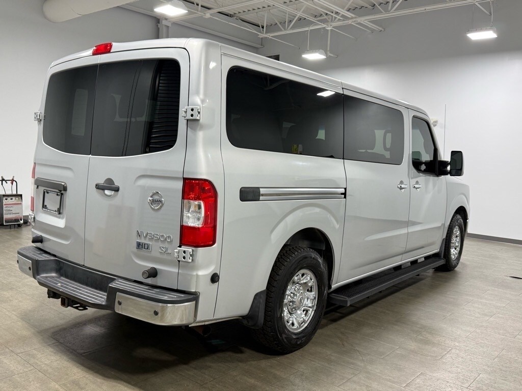 2015 Nissan NV3500 photo 2