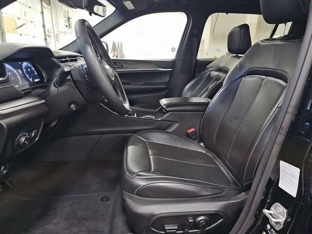 2024 Jeep Grand Cherokee Limited photo 2
