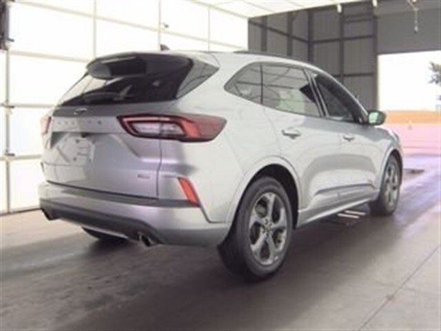 2023 Ford Escape ST-Line photo 2