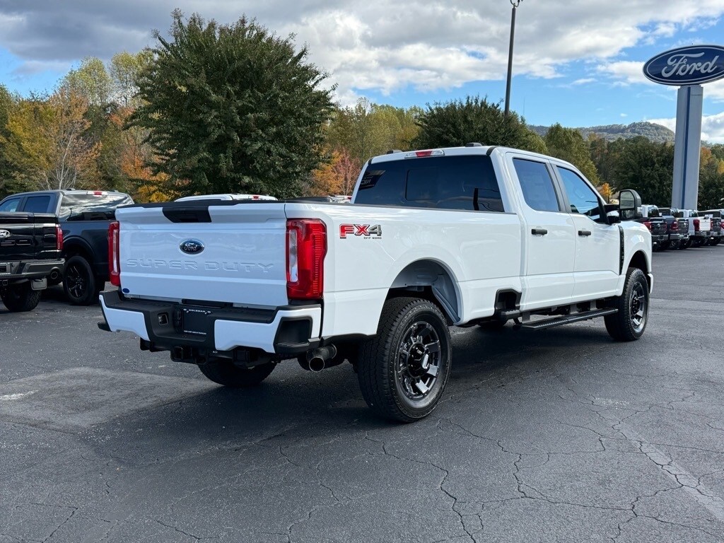 New 2026 Ford F-350 XL Truck Crew Cab