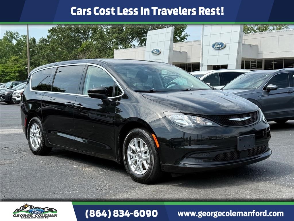2023 Chrysler Voyager LX's photo