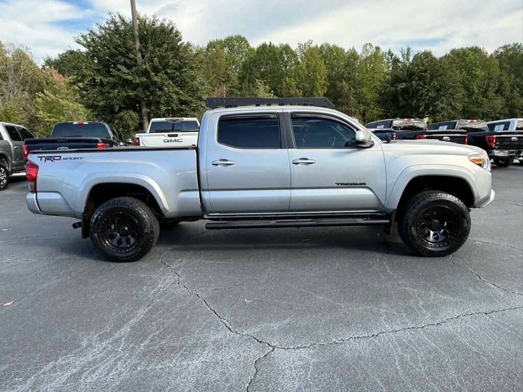 2016 Toyota Tacoma SR5 photo 3
