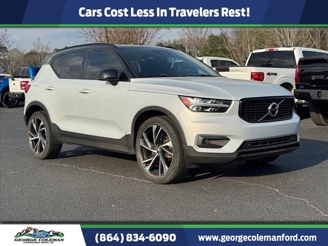 2022 Volvo XC40 T4 R-Design's photo
