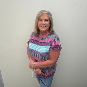 Staff member Wendy Looper from ID_f4e190eaf251