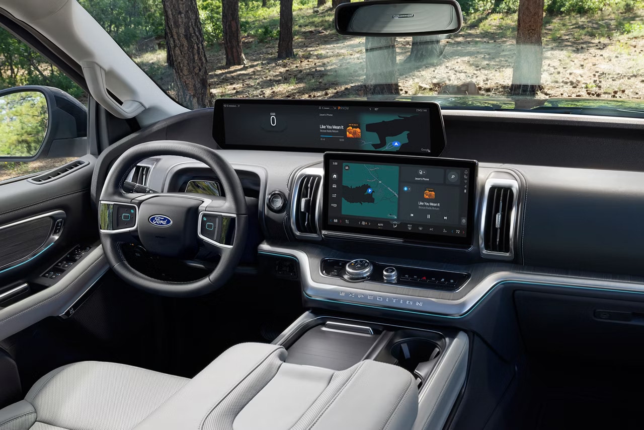 2027 Ford Expedition 24-inch Panoramic Display and Ford Digital Experience