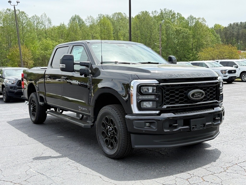 2025 Ford F-350 Lariat photo 2