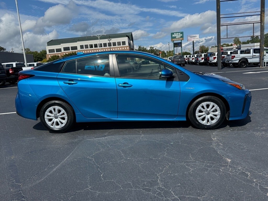 2021 Toyota Prius L photo 3