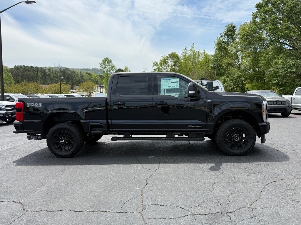 2025 Ford F-350 Lariat photo 3