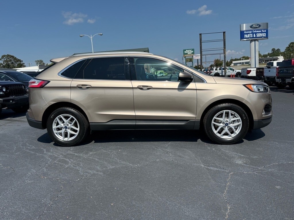 2021 Ford Edge SEL photo 2