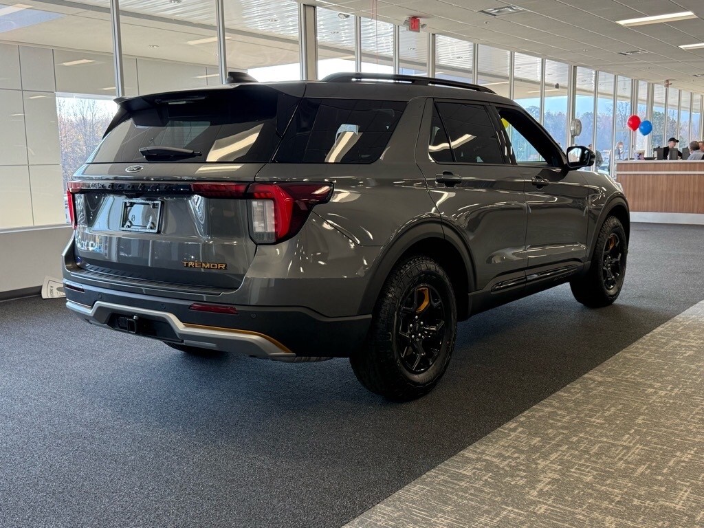 2026 Ford Explorer photo 2