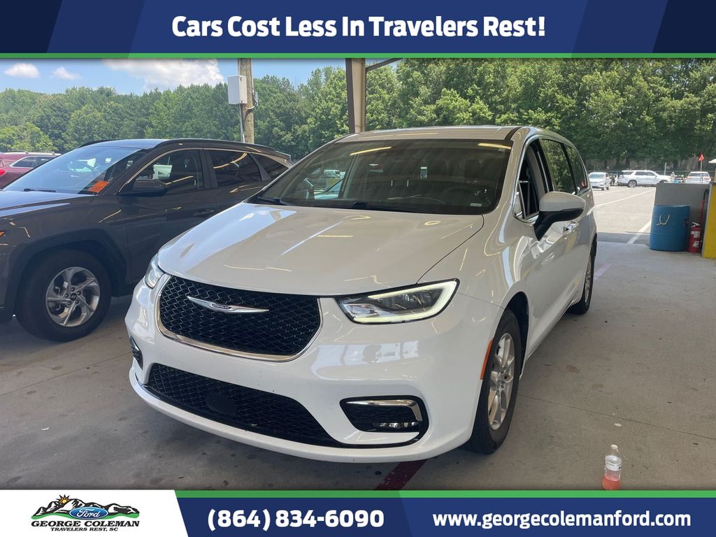 2023 Chrysler Pacifica Touring L's photo