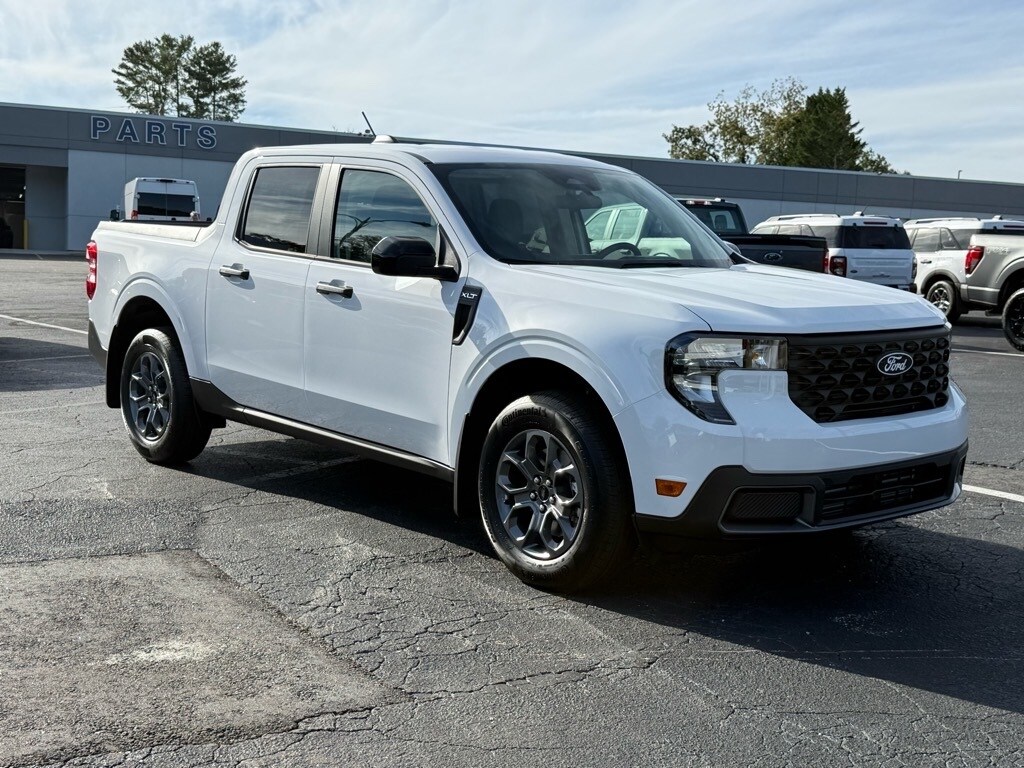 2025 Ford Maverick XLT photo 2